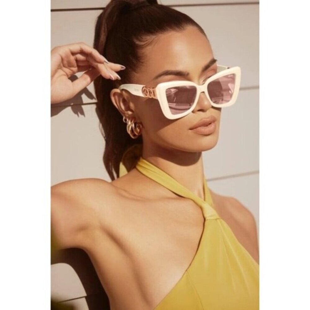 NWOT Quay pearly frame & mirrored lens oversized cat eye sunglasses